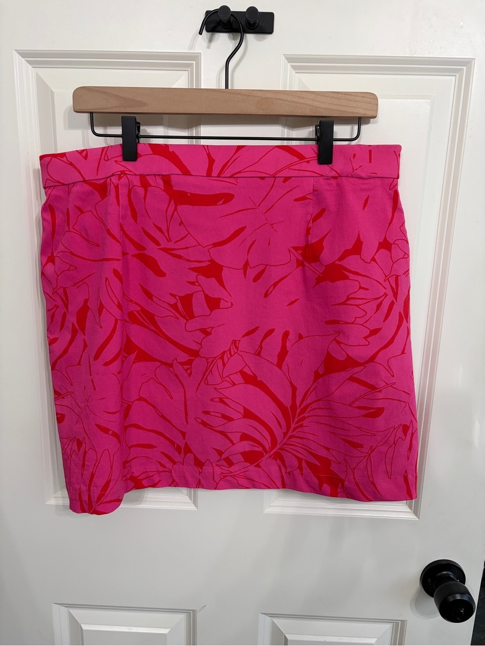 Rafaella size XL bright pink skort with floral design. Preppy perfection. - Picture 6 of 13